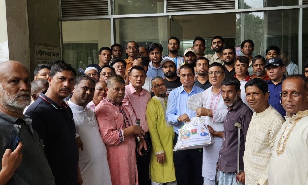 পটিয়ায় বন্যায় ক্ষতিগ্রস্ত ৪০০ পরিবারের মাঝে ত্রাণ বিতরণ