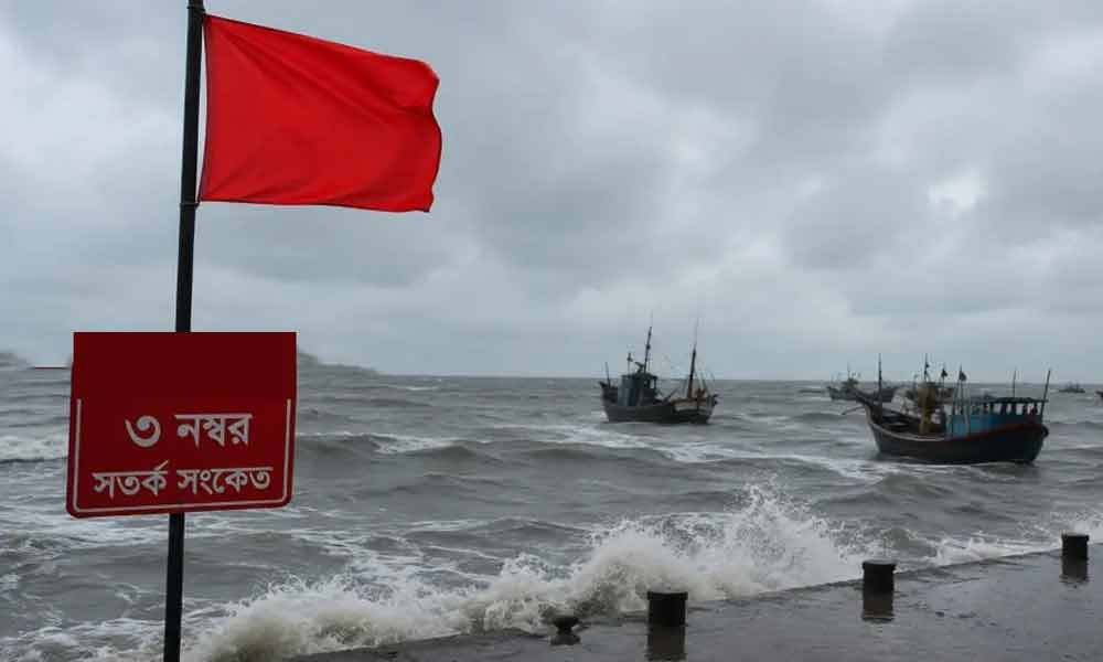 ঝড়ের শঙ্কা, সমুদ্রবন্দরে সতর্কসংকেত বহাল