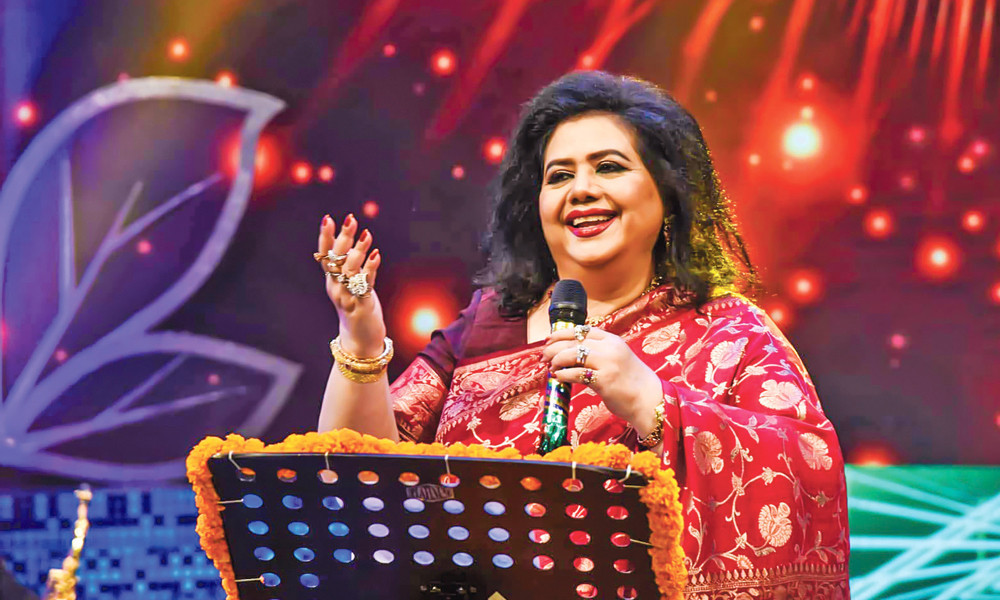 বন্যার্তদের সহায়তায় মঞ্চে উঠছেন রুনা লায়লা