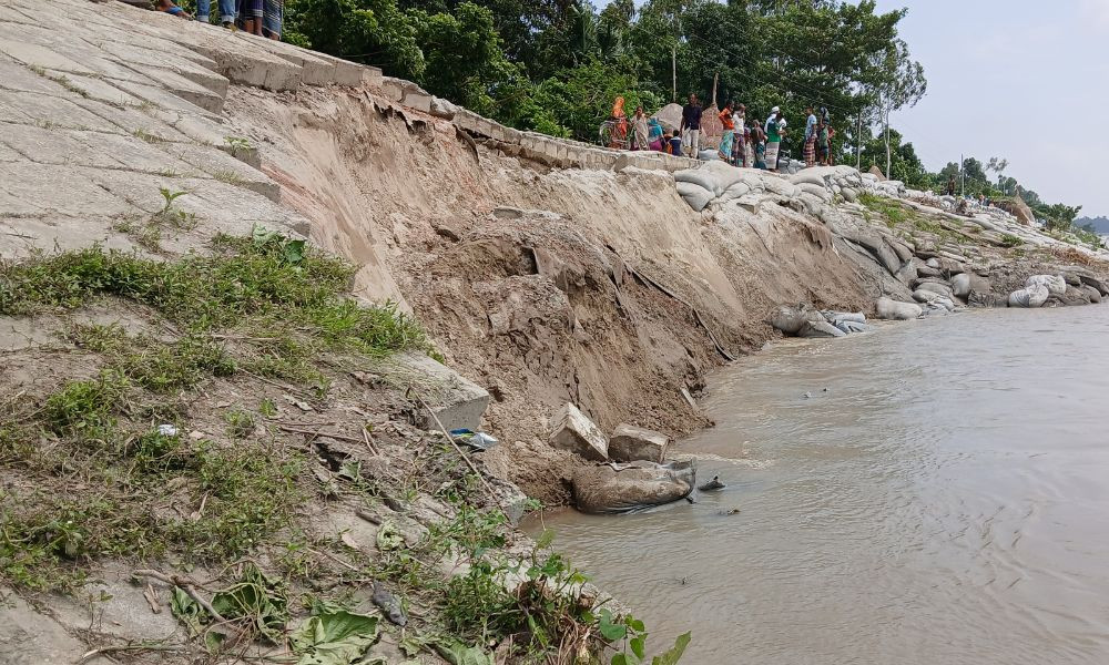 ৪৪৮ কোটি টাকার তীর রক্ষা বাঁধে ফের ধ্স, আতঙ্কে তীরবর্তী মানুষেরা