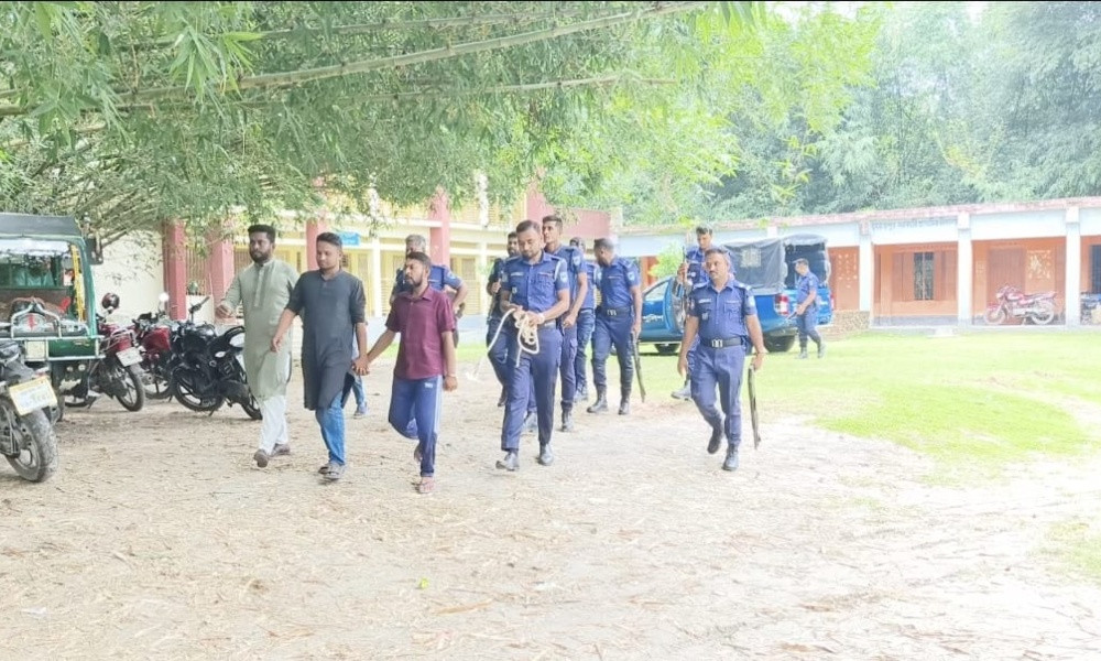 বাবার মৃত্যুর পর প্যারোলে মুক্তি, জানাজা শেষে কারাগারে স্বেচ্ছাসেবক দল নেতা