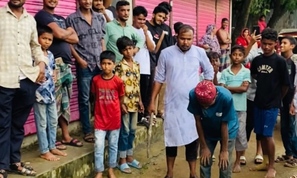 মিরসরাইয়ে চোরকে ১০০ রাকাত নফল নামাজ পড়িয়ে ছেড়ে দিলেন এলাকাবাসী