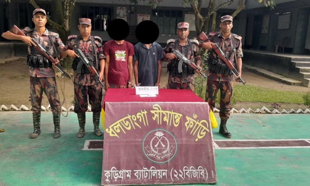 কুড়িগ্রাম সীমান্তে পৃথক অভিযানে মাদক ও চোরাই পণ্য জব্দ, আটক ৩