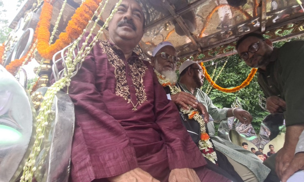 ৫০ বছর ধরে ইমামতি, ফেনীতে খতিব শামসুল হককে রাজকীয় বিদায়