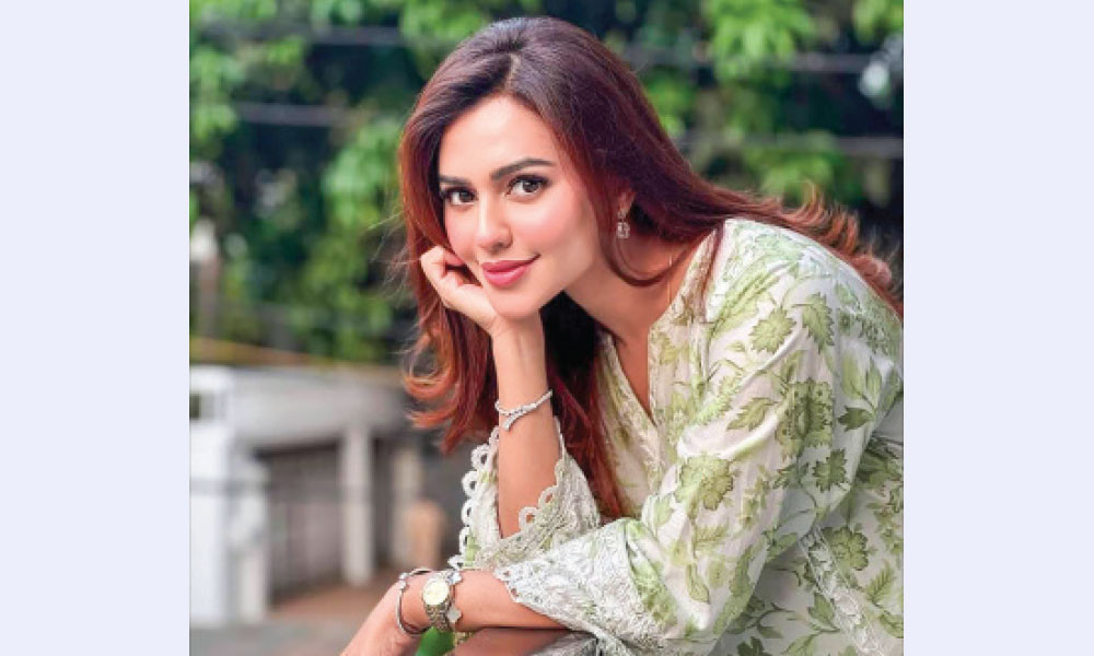 ‘বরবাদ’ নির্মাতার ওয়েব ছবিতে ফারিয়া