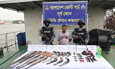 বিপুল অস্ত্র-গোলাবারুদসহ ‘মিন্টু বাহিনীর’ প্রধান গ্রেপ্তার