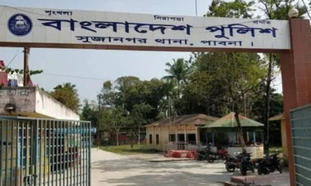 পাবনায় পুলিশ মারধরের ঘটনায় আ. লীগ নেতাদের নামে দুই মামলা