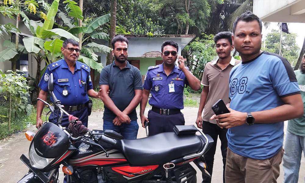 নোয়াখালীতে ২ চোরাই মোটরসাইকেলসহ গ্রেপ্তার ২