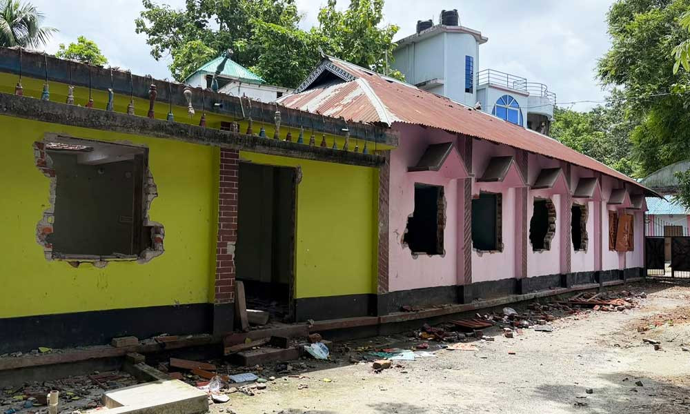 হত্যাকাণ্ডের পর প্রতিপক্ষের বাড়িতে ধ্বংসযজ্ঞ, লুটপাট আতঙ্কে জনশূন্য গ্রাম
