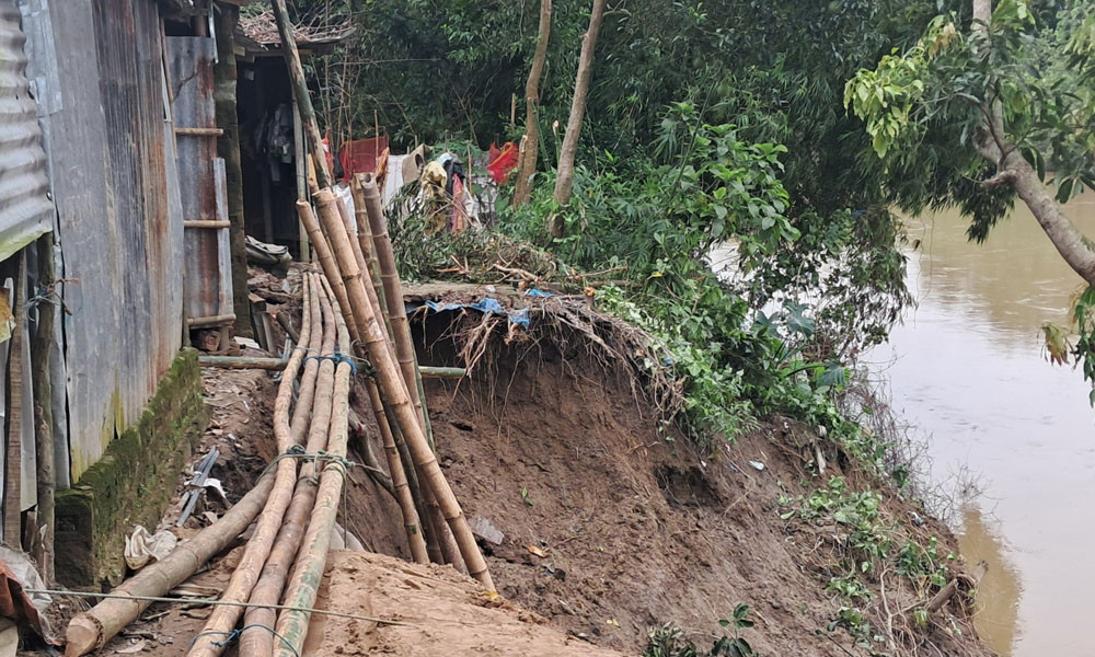 পানি কমতেই ধলাইপারে ভাঙন আতঙ্ক