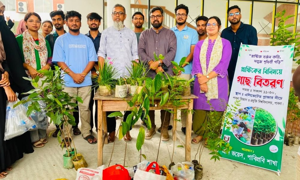 পাবিপ্রবিতে প্লাস্টিক জমা দিলেই মিলছে গাছের চারা