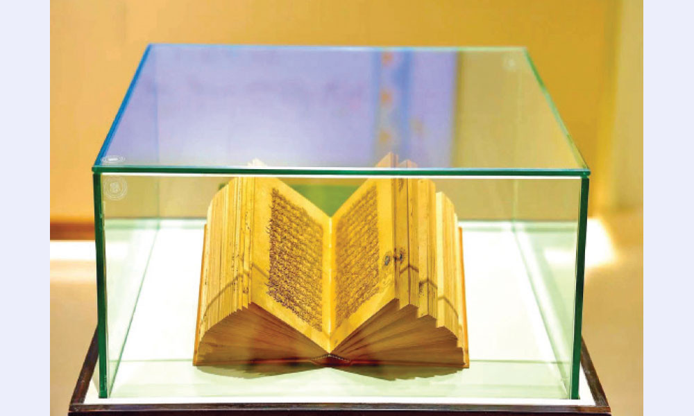 মক্কার ‘রিড’ প্রদর্শনীতে হাজার বছরের পুরনো কোরআনের পাণ্ডুলিপি