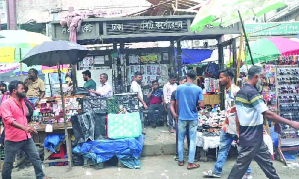 যাত্রীর জন্য নয় যাত্রীছাউনি!