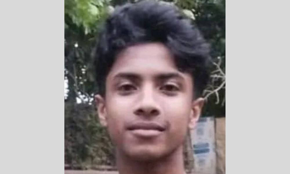 পেয়ারাবাগান দেখতে গিয়ে ট্রলার থেকে পড়ে কলেজছাত্রের মৃত্যু