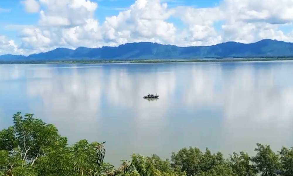 নাফ নদ থেকে অজ্ঞাতপরিচয় যুবকের মরদেহ উদ্ধার