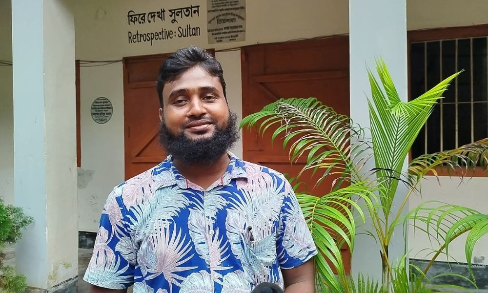 প্রধান শিক্ষককে ছুরিকাঘাত করে পালাল অফিস সহকারী