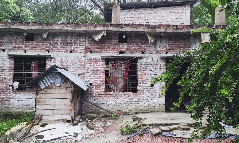 ভেন্টিলেটর দিয়ে ঘরে প্রবেশ, পরিবারের সদস্যদের জিম্মি করে ডাকাতি