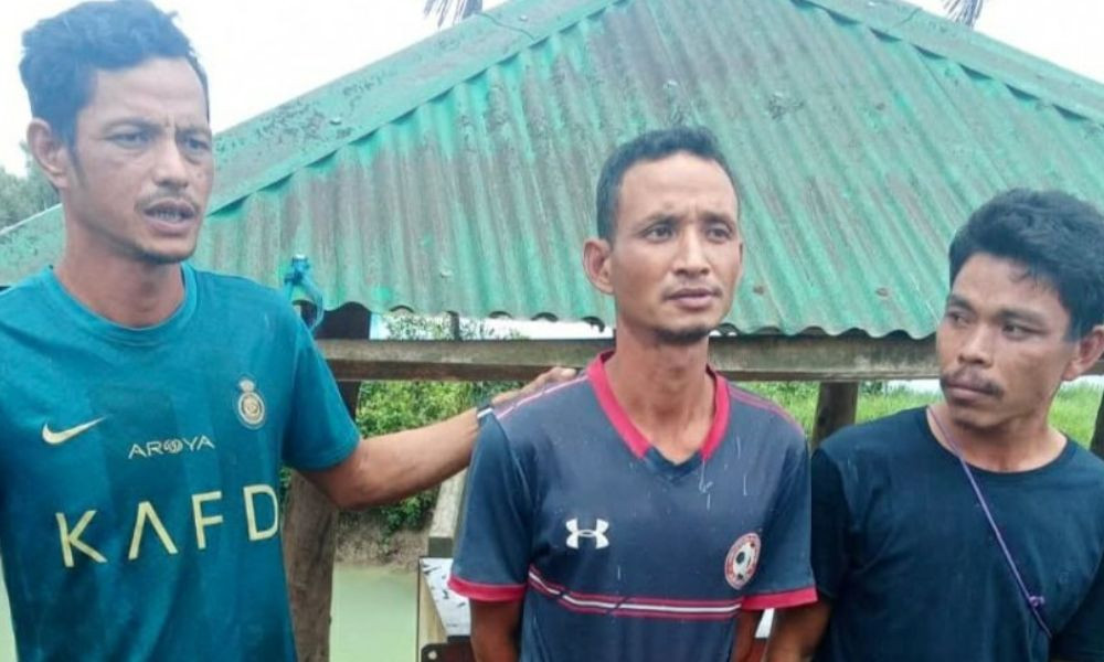 বিজিবির হাতে আটক মিয়ানমারের এক সেনাসদস্য ও দুই পুলিশ