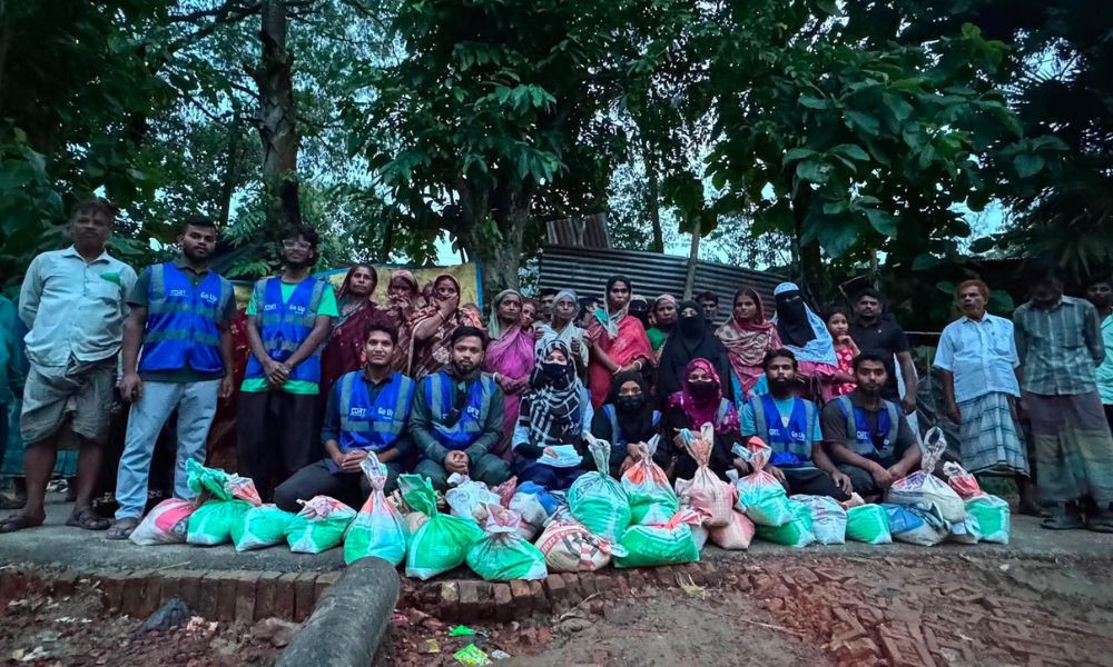 বান্দরবানে বন্যা-পাহাড়ধসে ক্ষতিগ্রস্ত ৪৫০ পরিবারের পাশে গো আপ ফাউন্ডেশন
