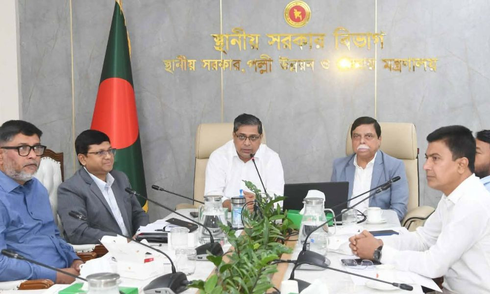 ডেঙ্গু প্রতিরোধে পরিচ্ছন্নতাকর্মীদের পাশাপাশি নাগরিকদেরও সচেতন হতে হবে