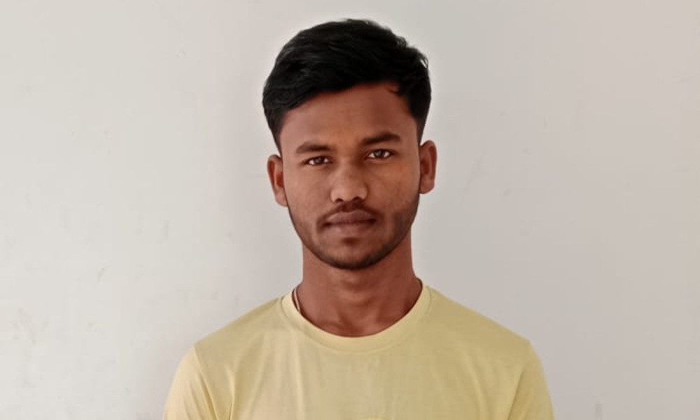 রামপুরায় কার্নিশে ঝুলে থাকা সেই জুলাইযোদ্ধা আমিরের সংসার চলে গাছ কেটে