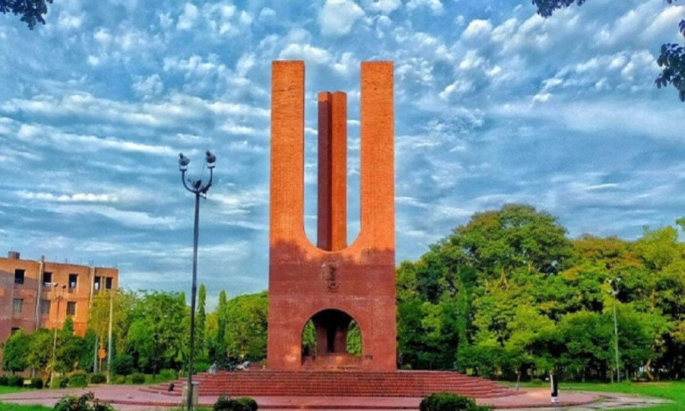 জাবিতে র্যাগিংয়ের অভিযোগে পদার্থবিজ্ঞান বিভাগের ৮ শিক্ষার্থী সাময়িক বহিষ্কার