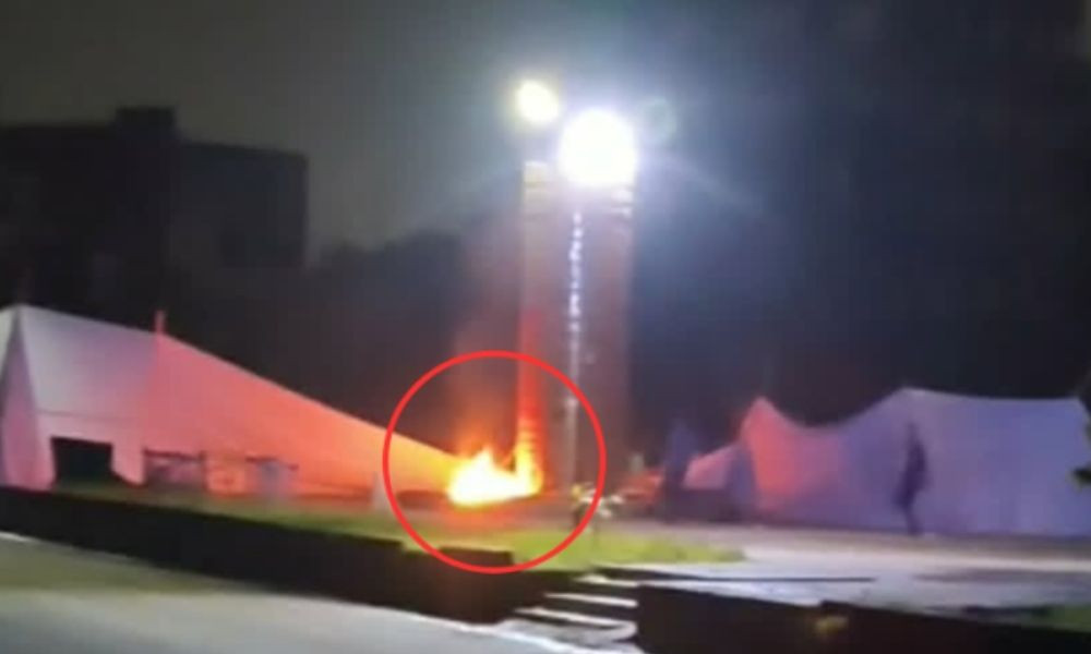 নারায়ণগঞ্জে জুলাই স্মৃতিস্তম্ভে দুর্বৃত্তদের অগ্নিসংযোগ