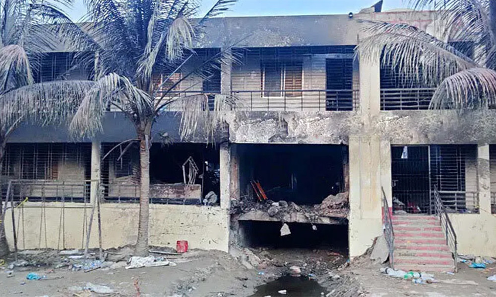 পোড়া দাগ শুকায়নি শরীরে, স্মৃতিতে তাড়িয়ে বেড়ায় ভয়াল স্মৃতির ক্ষত
