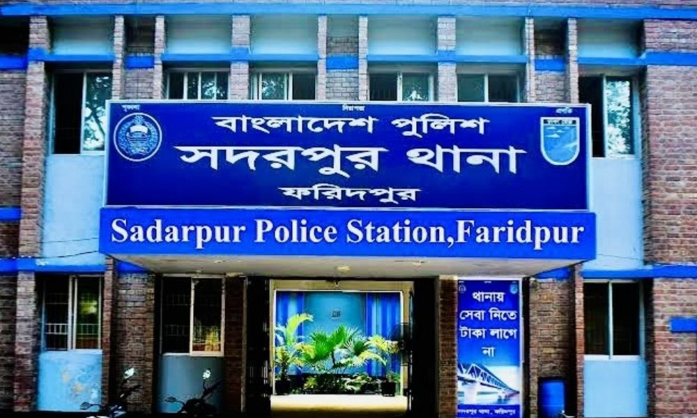 প্রবল বৃষ্টিতে ঘরের ওপর বিদ্যুতের তার ছিঁড়ে পড়ে যুবক নিহত, আহত ৪