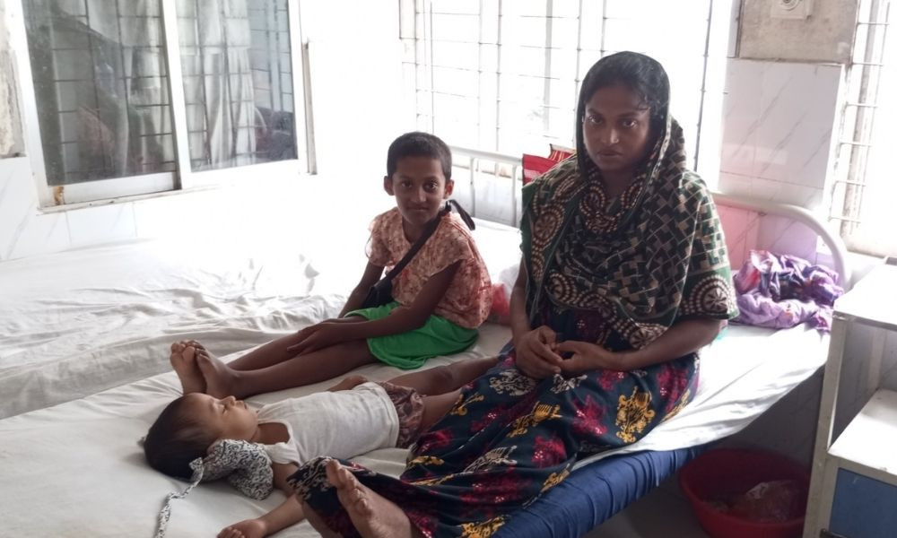 ছেলে নিয়ে উধাও যুবক, খোঁজ নেন না গর্ভবতী স্ত্রী ও দুই মেয়ের