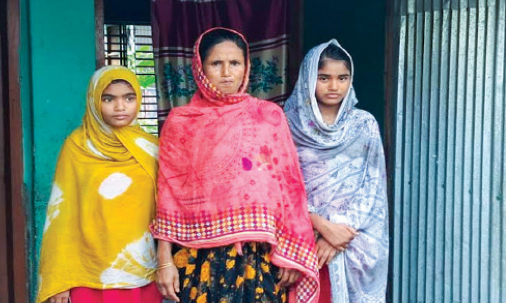 মাথা গোঁজার ঠাঁই নেই শহীদ পরিবারের