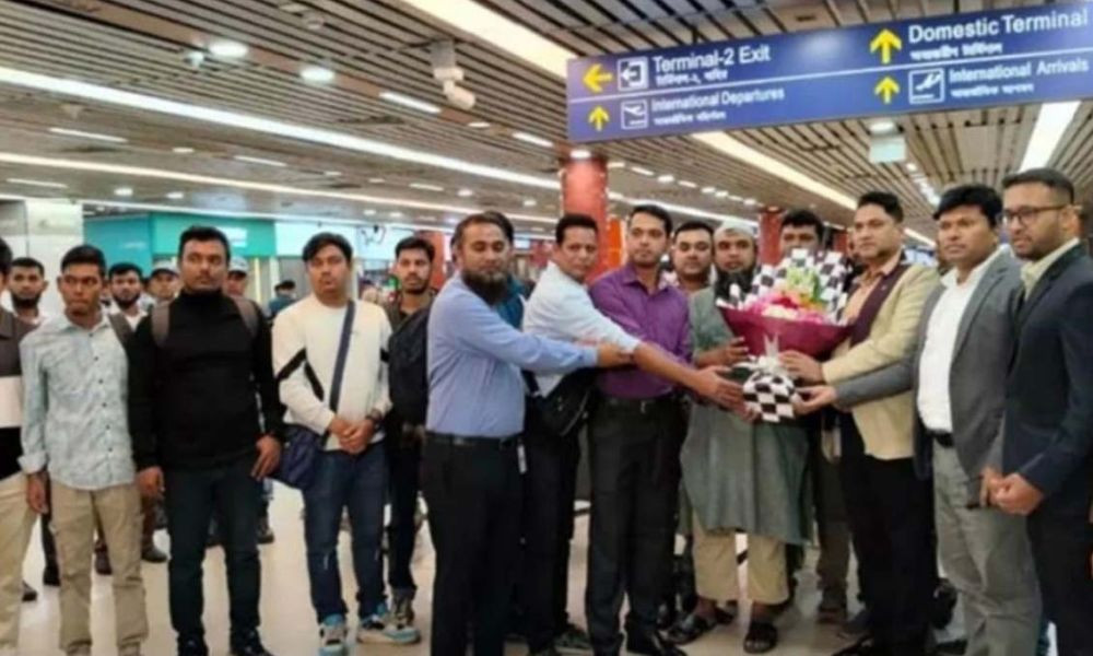 ৪ মাস পর দেশে ফিরলেন হরমুজে আটকে থাকা ১৭ নাবিক