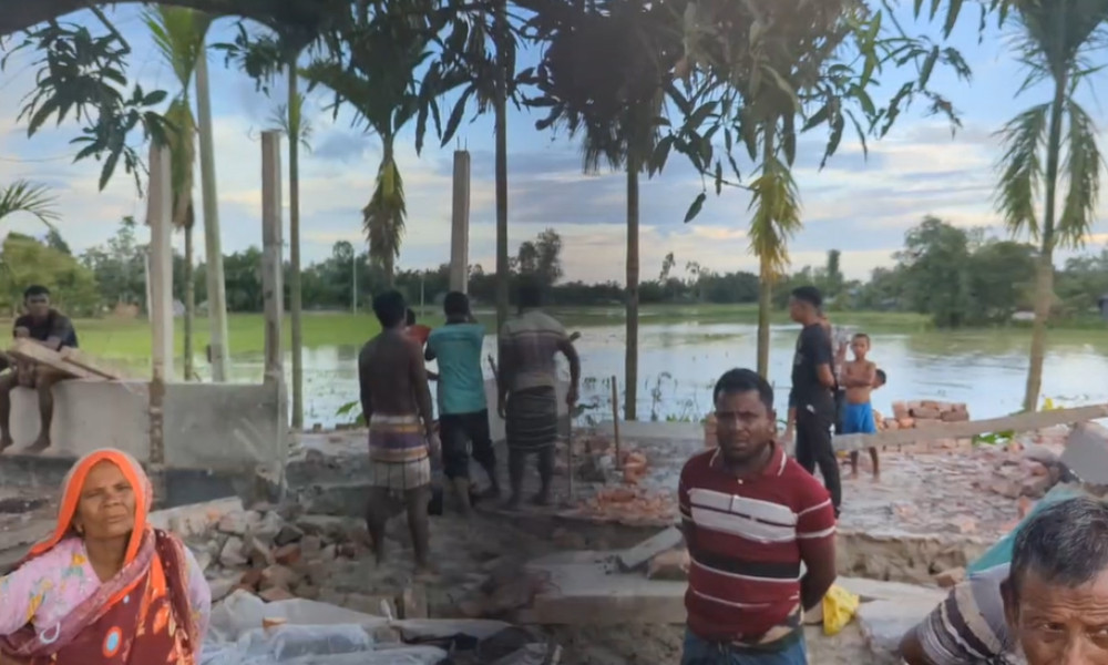 তিস্তার ভাঙনে একের পর এক বাড়ি বিলীন, বাড়ছে নদীপারের কান্না