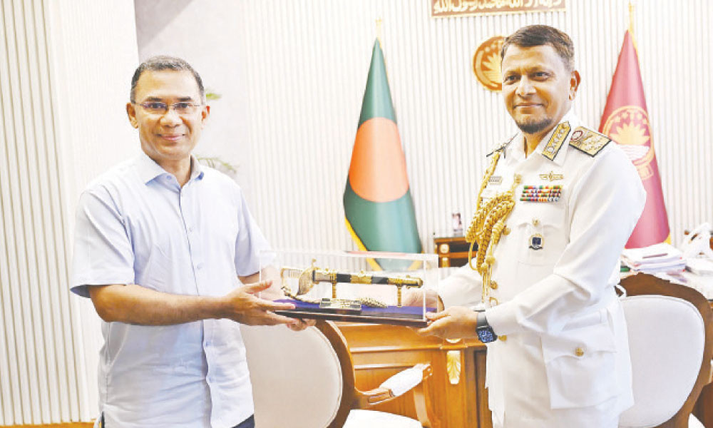 প্রধানমন্ত্রীর সঙ্গে বিদায়ি নৌবাহিনী প্রধানের সাক্ষাৎ
