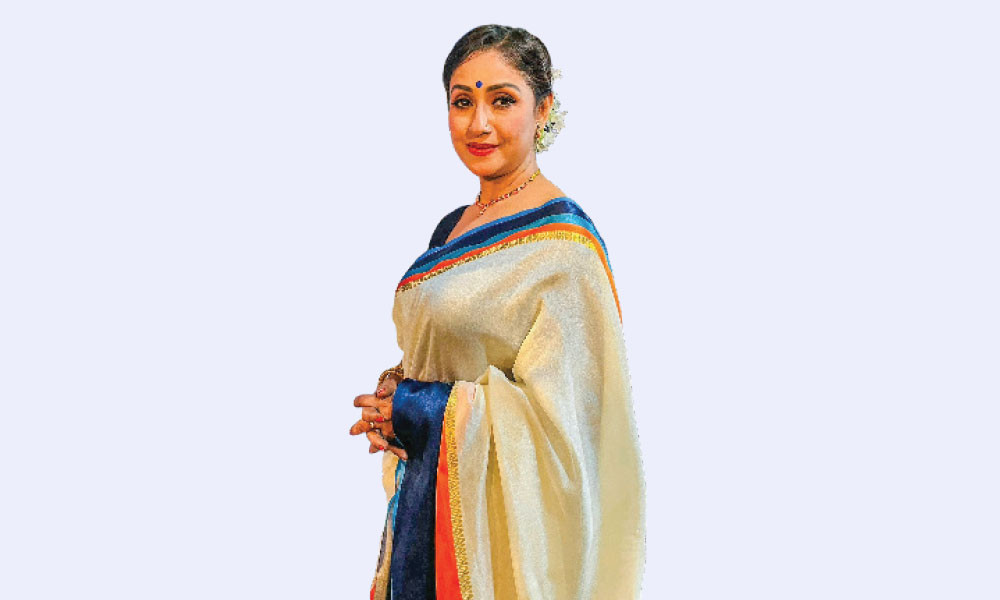 একক নাটকে ফিরেছি...