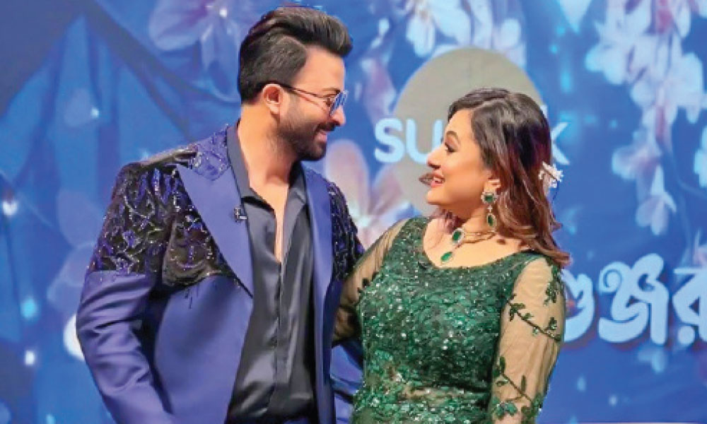 চাঁদ তারার গুঞ্জরণ