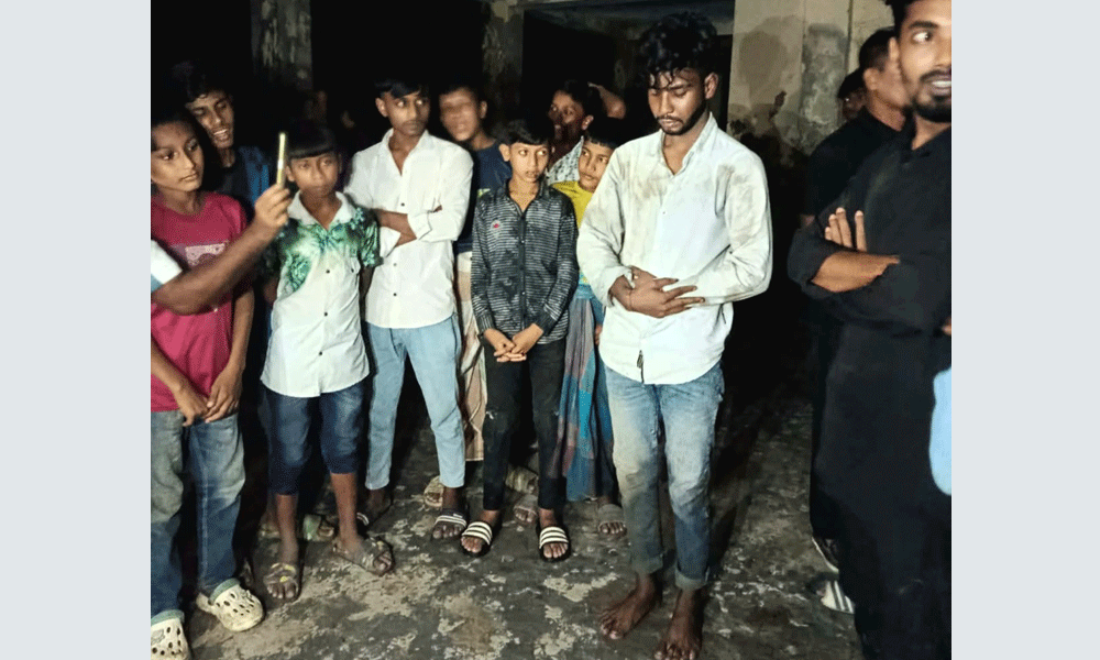 হাঁস চুরির সময় হাতেনাতে ধরা, ১০০ রাকাত নামাজ পড়ে মুক্তি