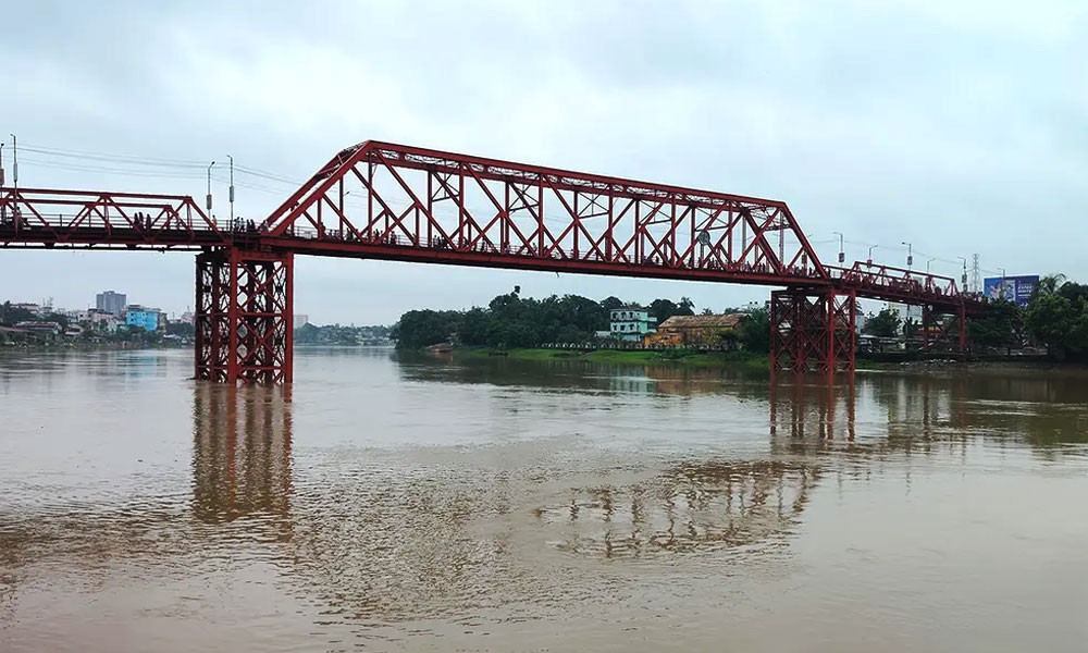 আসামের বন্যার প্রভাবে ফুঁসে উঠেছে সিলেটের নদ-নদী