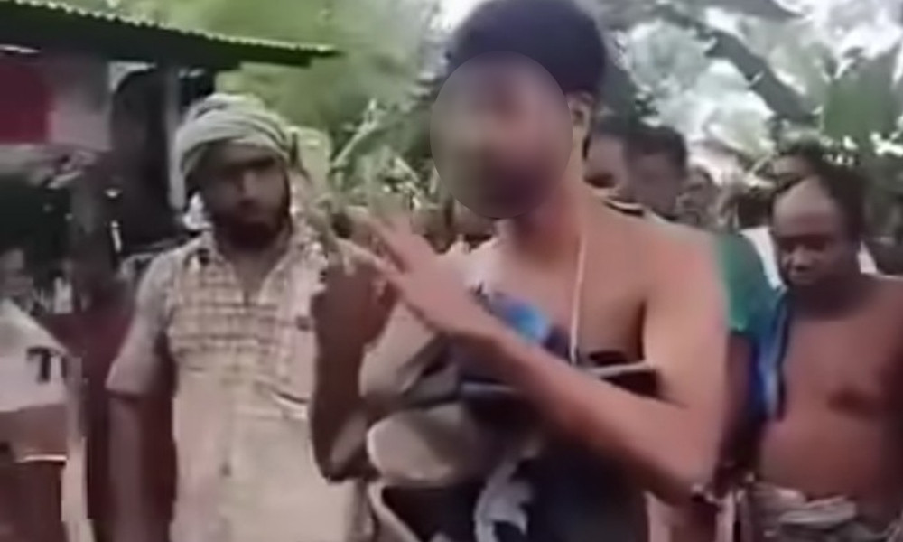 মহানবীকে নিয়ে কটুক্তির অভিযোগে যুবককে জুতার মালা পরালেন স্থানীয়রা