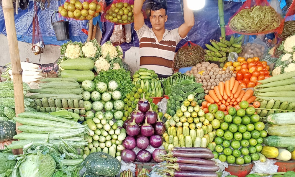 বন্যার প্রভাব বাজারে, সবজির বাড়তি দাম