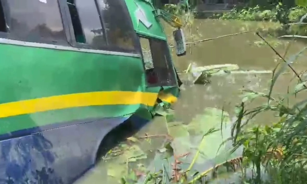 কিশোরগঞ্জে পৃথক সড়ক দুর্ঘটনায় স্কুলছাত্রসহ নিহত ২