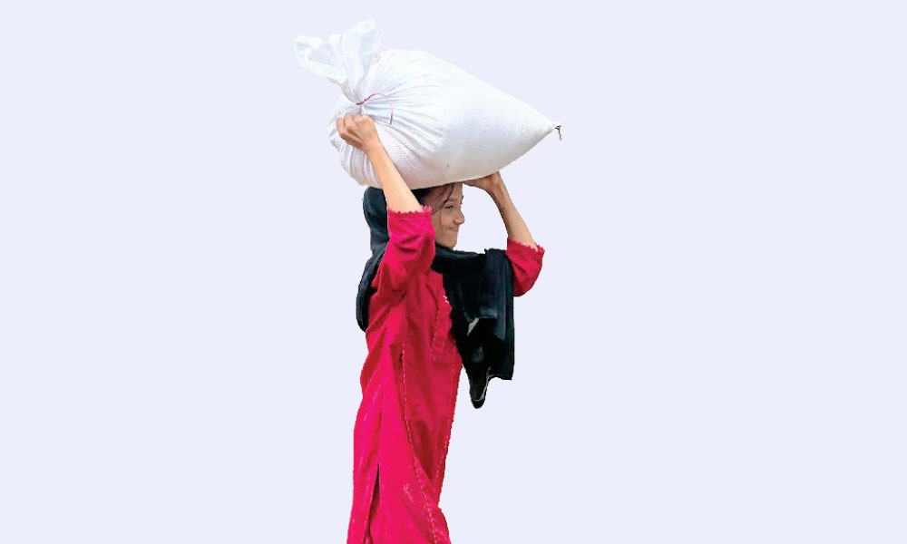 লোহাগাড়া-সাতকানিয়ার বন্যার্ত মানুষের পাশে বসুন্ধরা শুভসংঘ