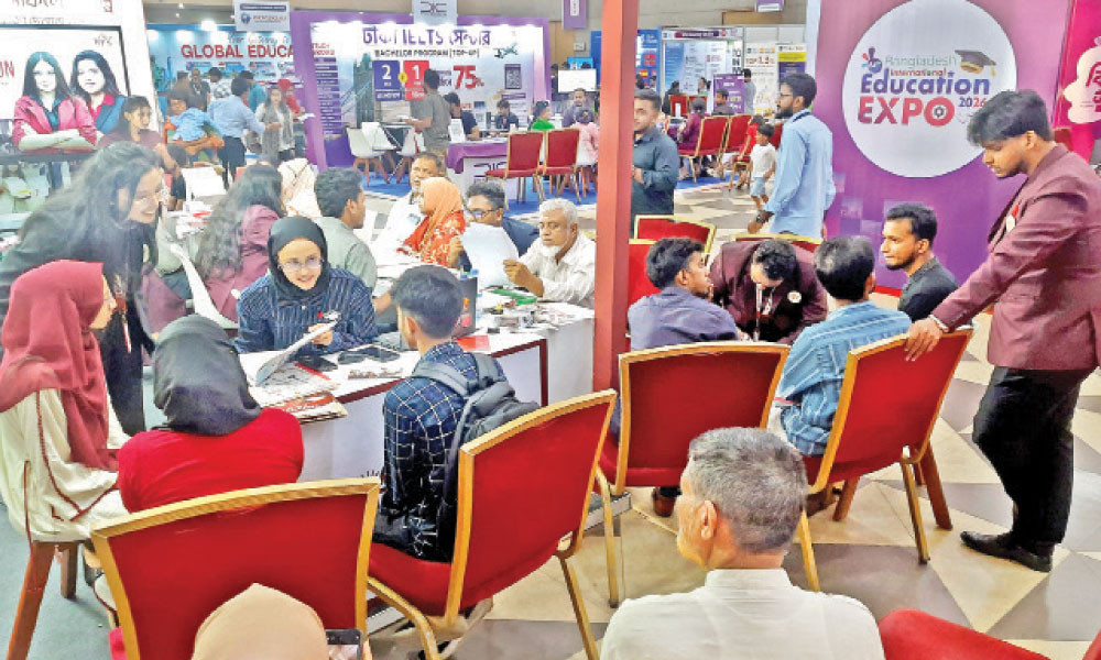 দ্বিতীয় দিনে শিক্ষার্থীদের ভিড়