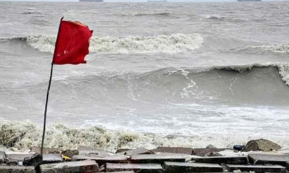 দেশের সব সমুদ্রবন্দরে ৩ নম্বর সতর্কসংকেত