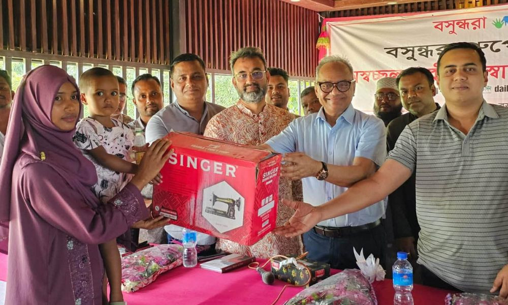সুন্দরগঞ্জে প্রশক্ষিণ শেষে ২০ নারী পেল বসুন্ধরা গ্রুপের সেলাই মেশিন