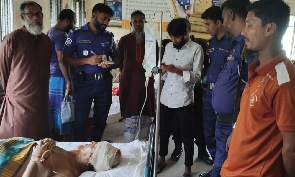 নামাজ পড়াতে যাওয়ার পথে ইমামের ওপর দুর্বৃত্তদের হামলা, মোটরসাইকেল ছিনতাই