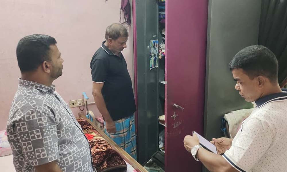 প্রবাসীর বাড়িতে দুর্ধর্ষ ডাকাতি, অস্ত্র ঠেকিয়ে ৭ ভরি স্বর্ণ ও টাকা লুট