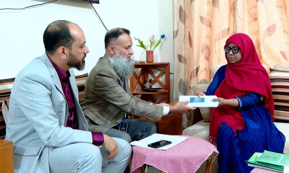 ক্যান্সারে আক্রান্ত শিক্ষিকা ইয়াসমিন আরার পাশে আনভীর বসুন্ধরা গ্রুপ ফাউন্ডেশন