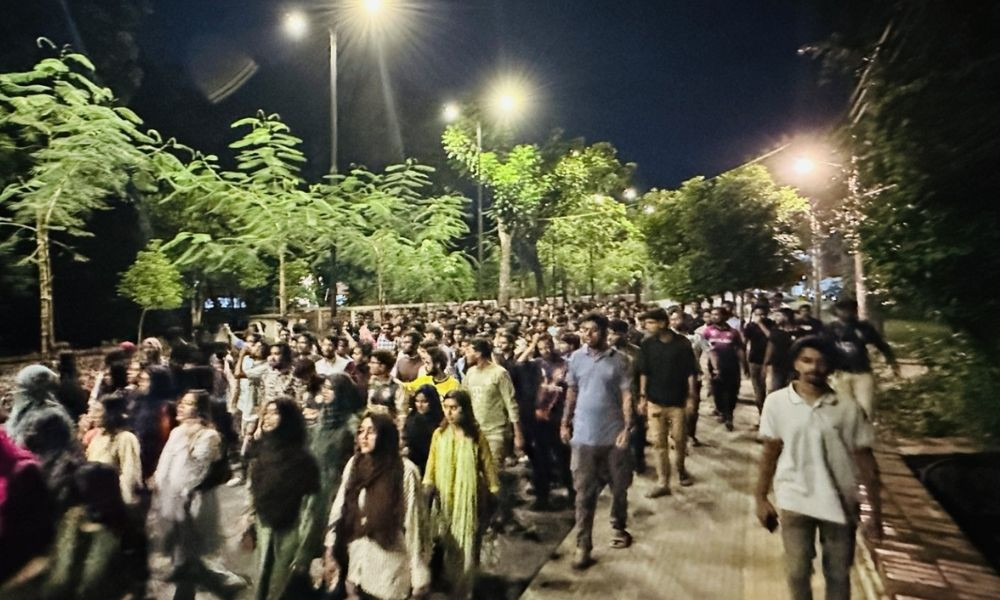 প্রশাসনের সঙ্গে বৈঠকের পর খুলল তালা, ক্লাস-পরীক্ষা বর্জন অব্যাহত