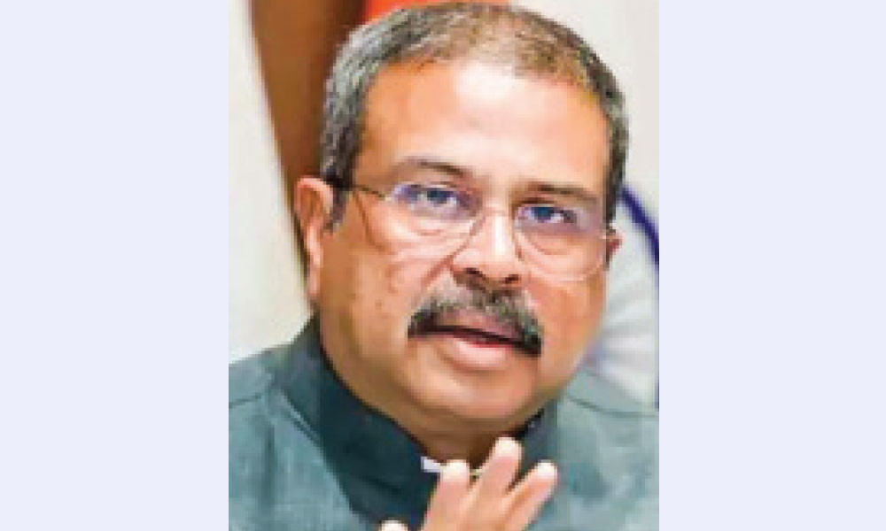 আন্দোলনের মুখে পদত্যাগ করলেন ভারতের শিক্ষামন্ত্রী